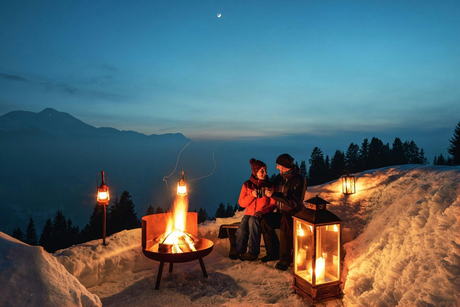 Beim gemütlichen Indian Fondue in Arosa lässt es sich gut munkeln.