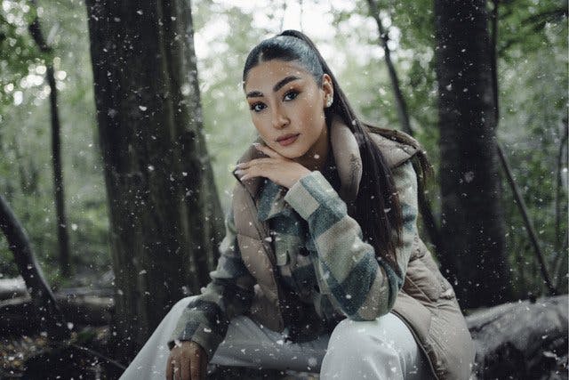 Découvre les dernières tendances de la mode et des basiques variés.