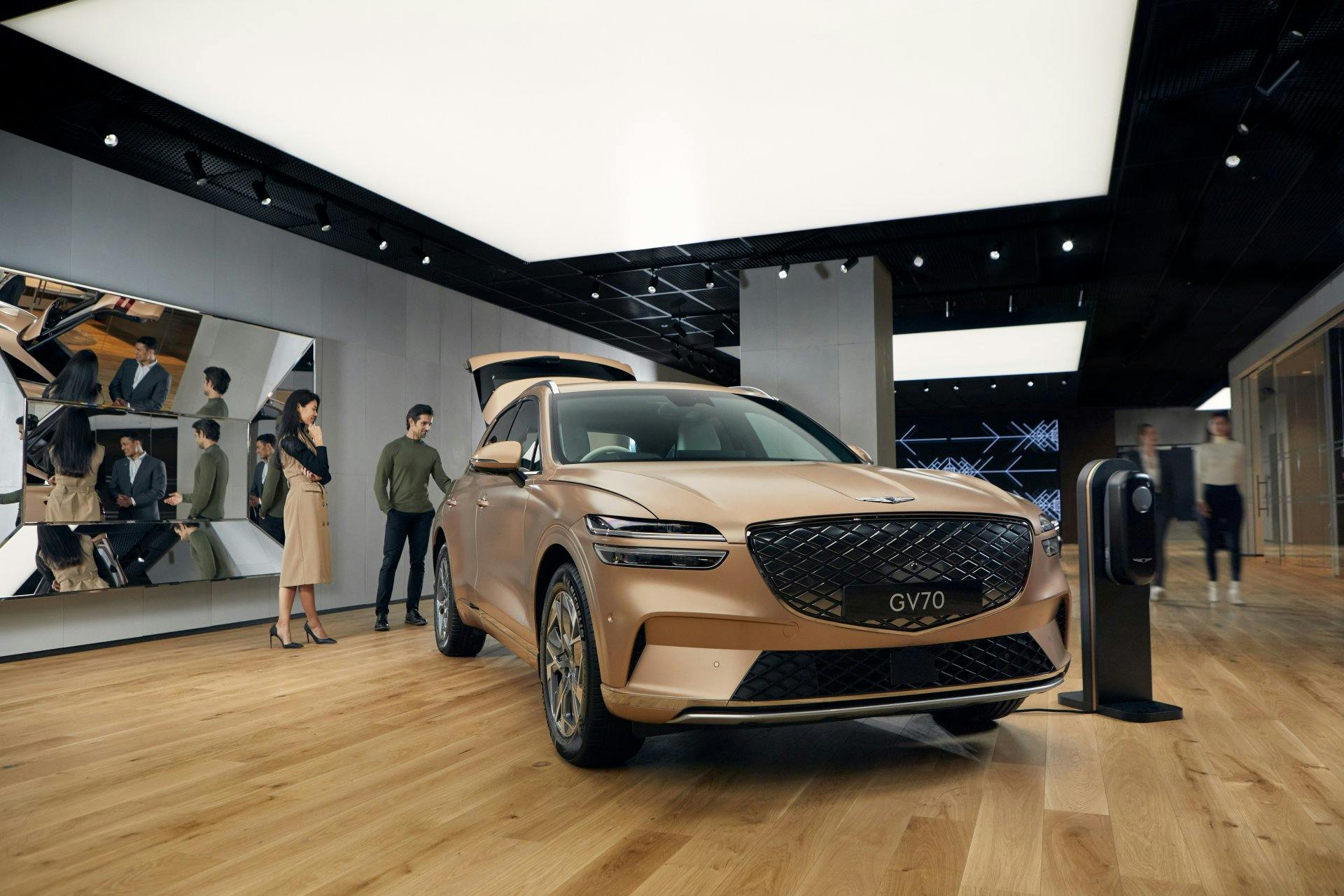 Der imposante Electrified GV70, hier ausgestellt im neu eröffneten Battersea Studio in London.