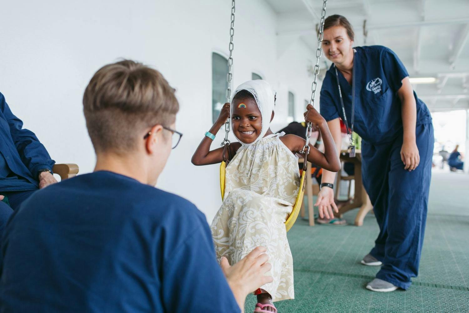 Bis im Jahr 2030 möchte die Hilfsorganisation Mercy Ships die Gesundheitsversorgung in Afrika deutlich verbessern.