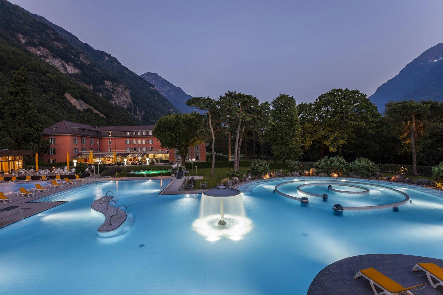 Aux pieds des Alpes, Les Bains de Lavey sont l'endroit idéal où venir se relaxer.