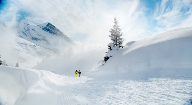 Auf dem Gemmipass erwartet dich eine märchenhaft verschneite Bergwelt.