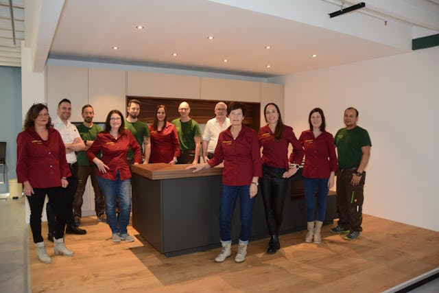 Das Beratungs- und Montageteam von Möbel Schnetzer erfüllt Kundenwünsche mit Fachwissen und Leidenschaft.