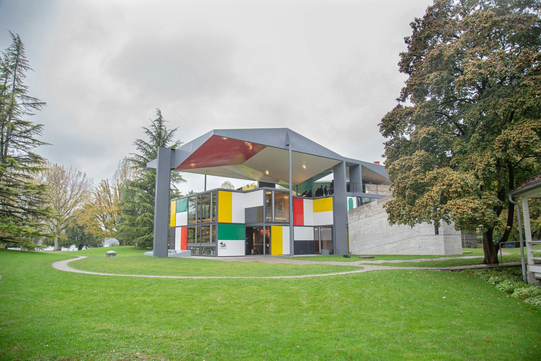 Une maison de rêve dans un décor de rêve: le pavillon Le Corbusier.