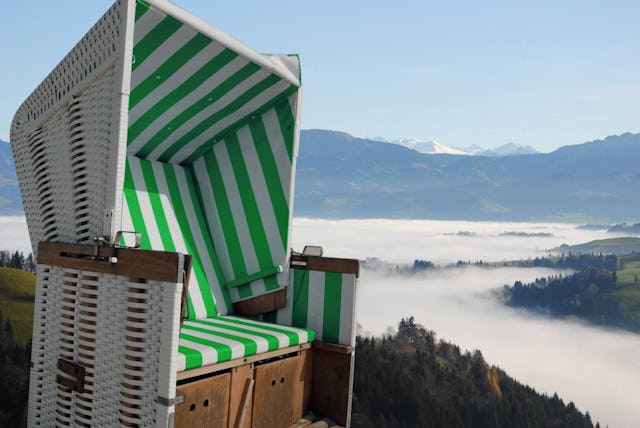 Hoch über dem Nebelmeer lauscht man wunderschönen Erzählungen über das idyllische Dorf Menzberg. Hoch über dem Nebelmeer lauscht man wunderschönen Erzählungen über das idyllische Dorf Menzberg.