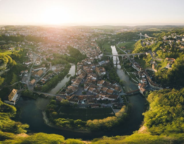 La ville de Fribourg et la Sarine. La ville de Fribourg et la Sarine.