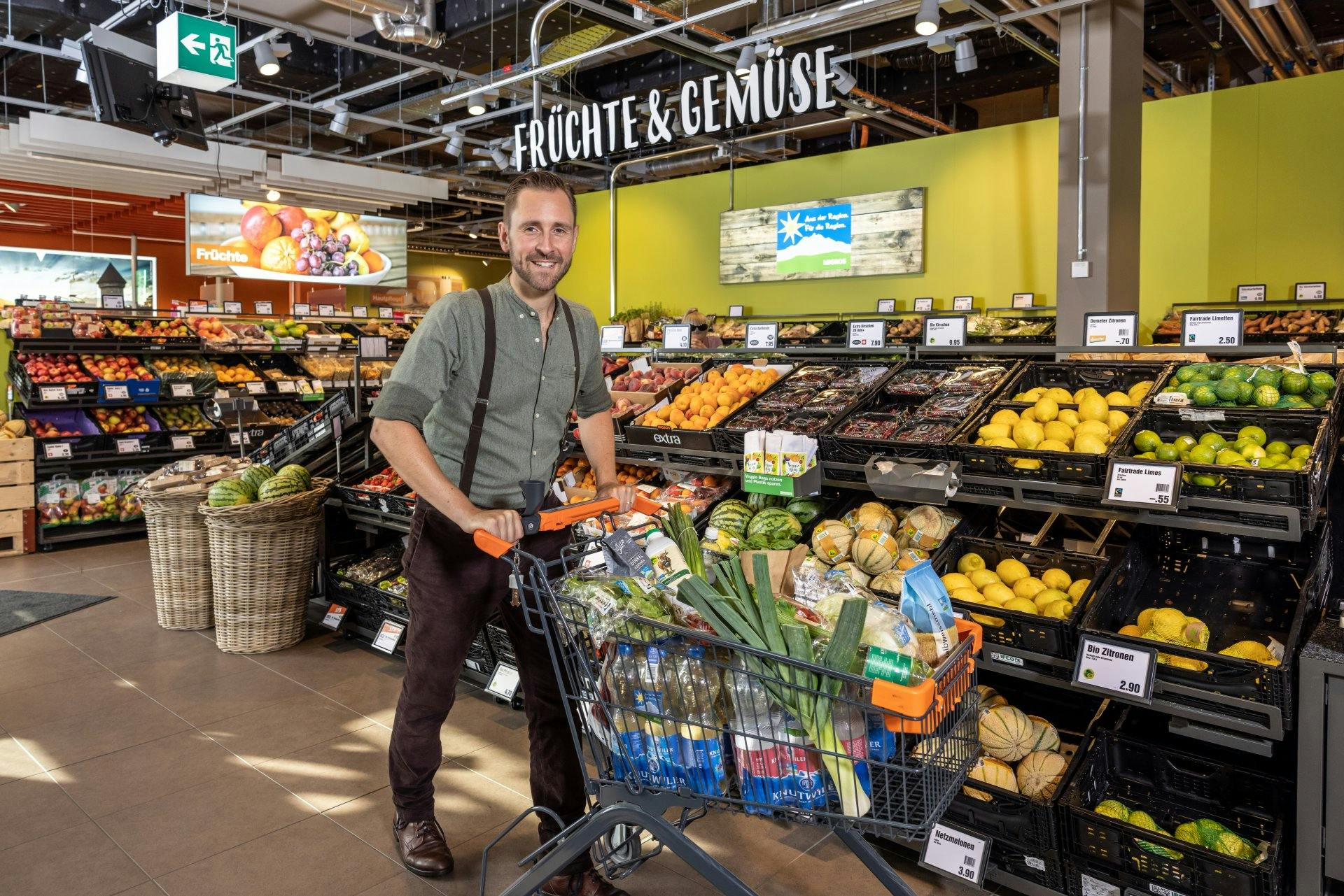 Kunz in seiner Migros: Der Mundart-Star verleiht dem Label «Aus der Region. Für die Region.» als Botschafter seine Stimme.